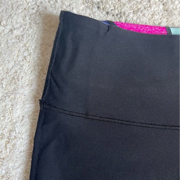 Lululemon Reversible Yoga Shorts (Size 6) - Picture 6 of 16